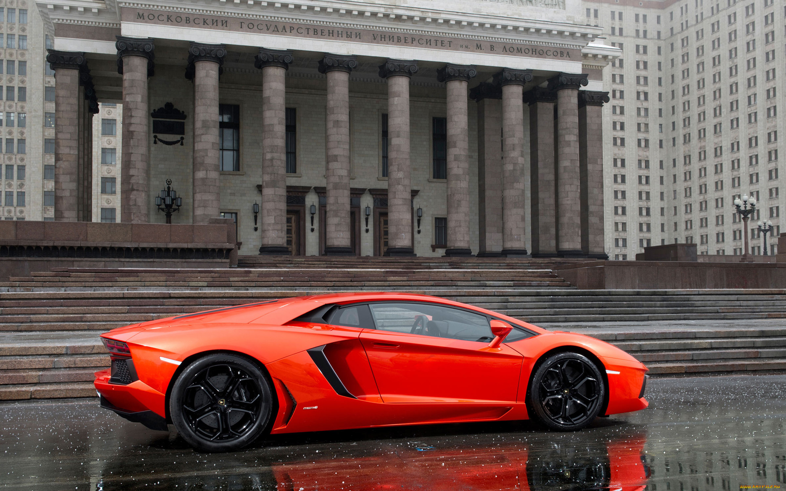 Lamborghini Aventador lp700 красный